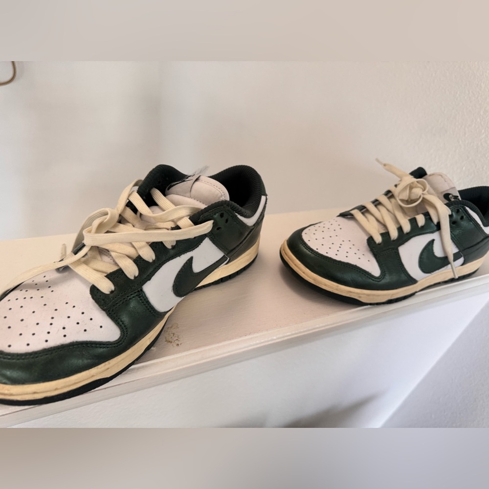 Nike Low-Top Sneakers in White, Dark Green & Cream